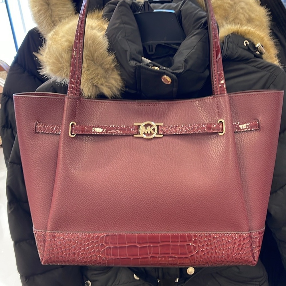MICHAEL KORS
Reed Lg Leather Belted Satchel Shoulder Handbag 
Oxblood Crocodile - Picture 3 of 16
